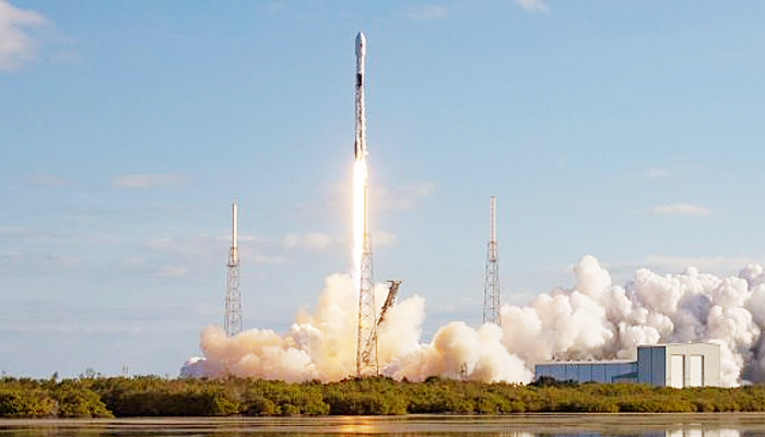 Roket Falcon 9 Lepas Landas Rabu Pagi dari Kennedy Space Center