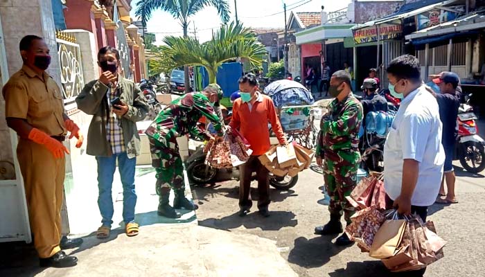 200 paket masker dan hand sanitizer disebar di Surabaya