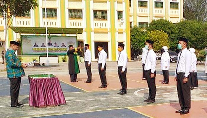 Kepala Kantor Kementerian Agama Banda Aceh Lantik  57 Guru tahap Pertama 