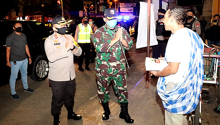 Sinergitas Polri-TNI Melalui Sahur On The Road Keliling Kota Ponorogo