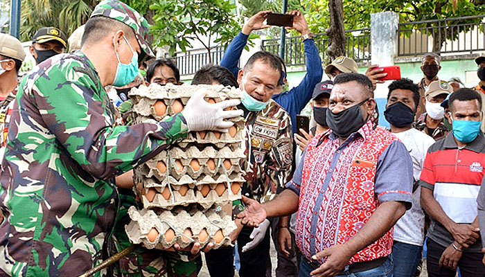 – TNI, Polri dan Relawan salurkan bantuan kemanusiaan ke mahasiswa Papua di Kota Malang