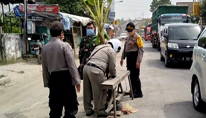 Rusak  parah, jalan nasional Babat-Lamongan rawan laka lantas.