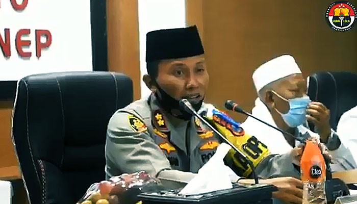 Kapolres Sumenep bersama para Kyai Sumenep ikuti zoom meeting dengan Kapolda Jatim.