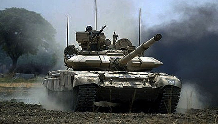 India kerahkan tank T-90 hadapi 50.000 tentara Cina di Aksai Chin.