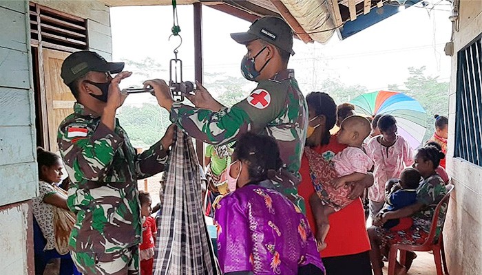 Satgas Pamtas pantau kesehatan balita di daerah perbatasan Indonesia-Papua Nugini.