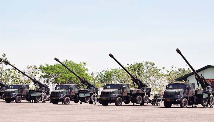 Drill penembakan meriam 155 Caesar Yonarmed 12/Divif 2 Kostrad.