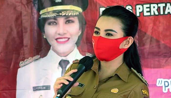 Karolin mnta aparat desa pro aktif bantu petani