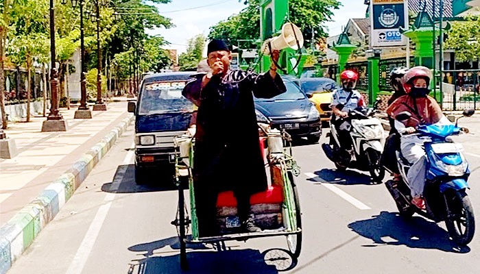 Peringati Sumpah Pemuda 2020, Ketua Pemuda Pamekasan orasi tunggal keliling arek lancor naik becak.