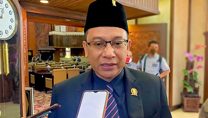 Ekonomi masyarakat Jatim terpuruk, APBD Jatim 2021 malah tak pro rakyat.