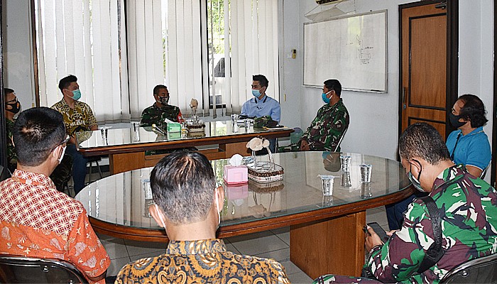 Tinjau perusahaan pakan ternak, Danrem 082/CPYJ ingatkan ketahanan pangan.