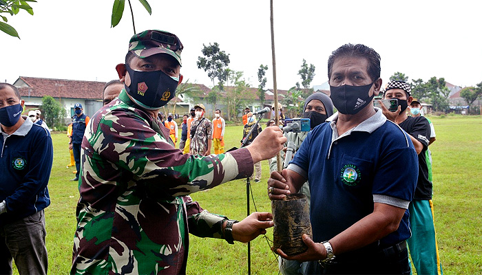 Bandulan jadi sasaran penghijauan lokasi TNI dan Pemkot Malang.