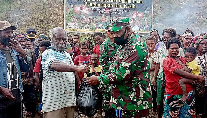 Letkol Yoki pastikan Festival Bakar Batu di Lapangan Yokatapa aman dan kondusif.