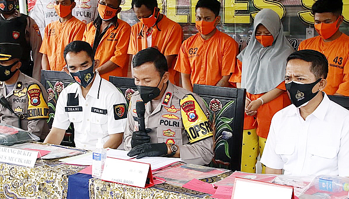 Polisi di Sumenep tangkap mucikari, jajakan PSK tarif 500 ribu lewat aplikasi WA.