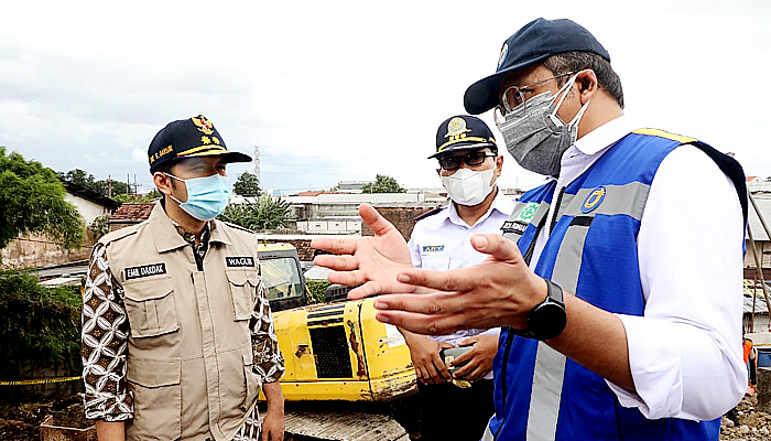 Sidak ruas jalan tol longsor, Wagub Emil janjikan perbaikan 9 hari.