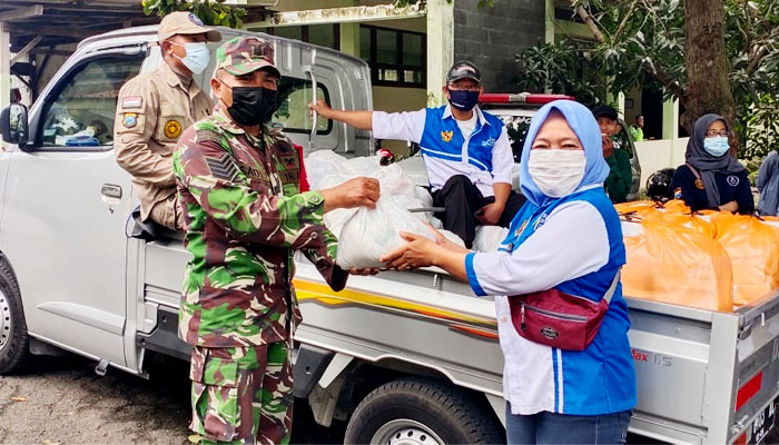 Seribu paket sembako dikawal Babinsa.