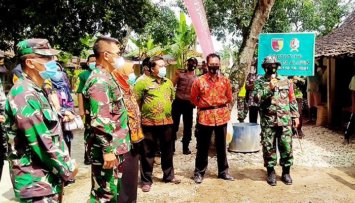 Letjen Beni sidak pelaksanaan TMMD di Bojonegoro.