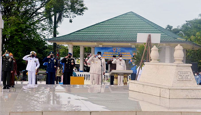 Hut Tentara ALRI ke-72, Safrizal Pimpin Ziarah di makam Brigjend Hassan Basri.