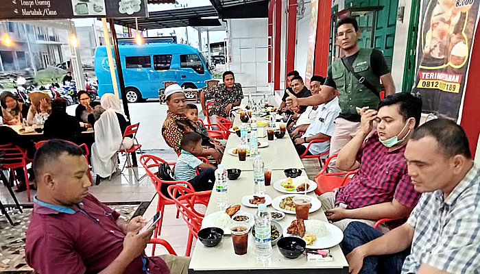 Puluhan Wartawan dari Komunitas Jurnalis Pidie Jaya Bukber