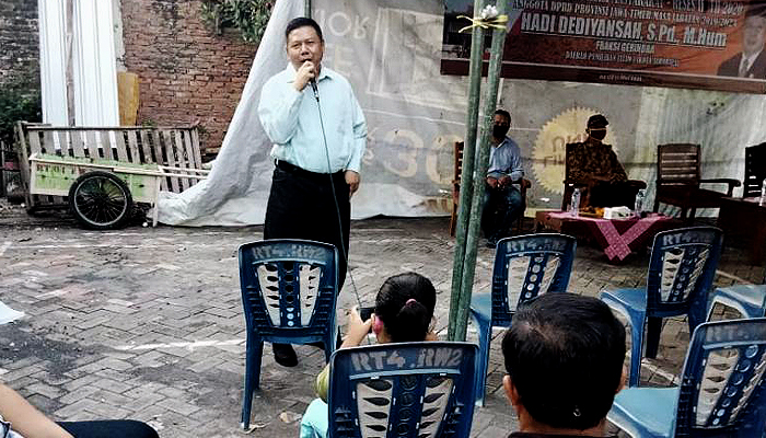 Banyak dikeluhkan masyarakat, keberadaan sekolah SMA dan SMK di Surabaya tak merata.