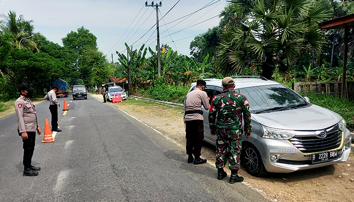 Hari pertama larangan mudik pos pantau perbatasan Pamekasan-Sumenep peketat pemeriksaan.