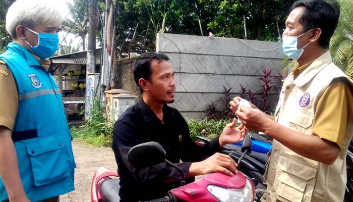 Tiga pilar kelurahan Pondok Cabe Udik bergerak razia masker.