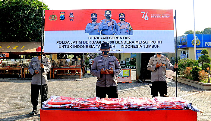 Gerakan serentak berbagi 76 ribu bendera Merah Putih, Kapolres Tuban: Semoga Bisa Menumbuhkan Rasa Nasionalisme.