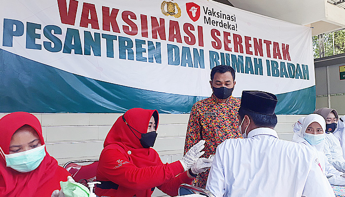 Pemdes Karduluk Dukung Pelaksanaan Vaksinasi Serentak di Pondok Pesantren An-Najah