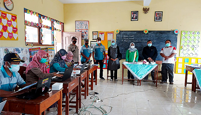 Tiga Pilar Kecamatan Sukorejo Pantau Vaksinasi Covid-19 Desa Gandukepuh