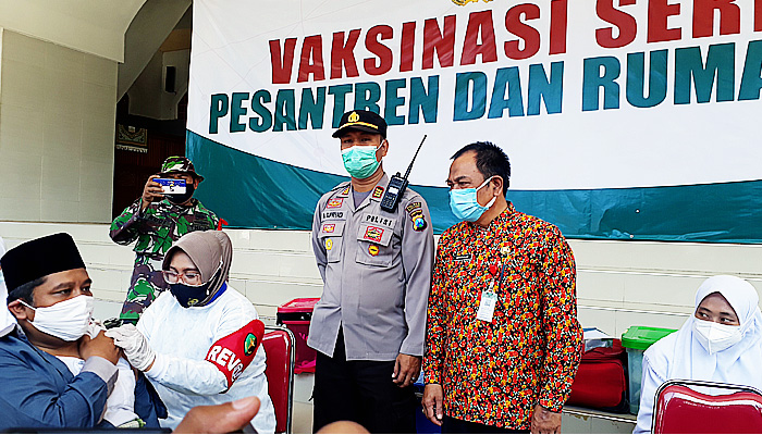 Camat Pragaan, dukung kegiatan vaksinasi serentak di Pesantren dan Rumah Ibadah.