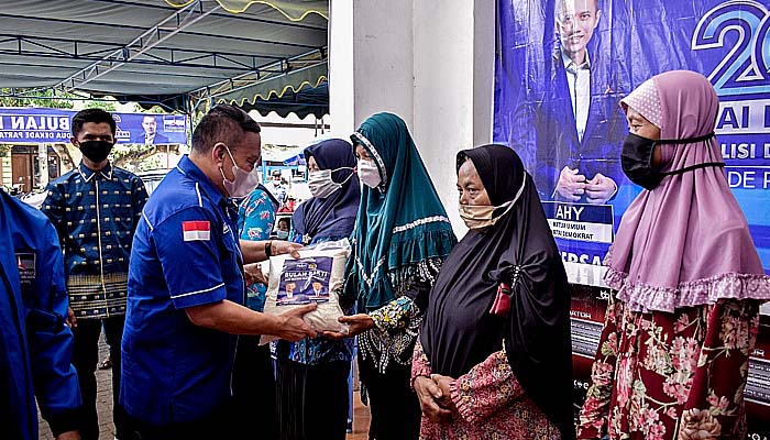 Warnai Bulan Bakti Demokrat, Sartono Bagikan Ribuan Paket Sembako Serta 500 Unit Terop