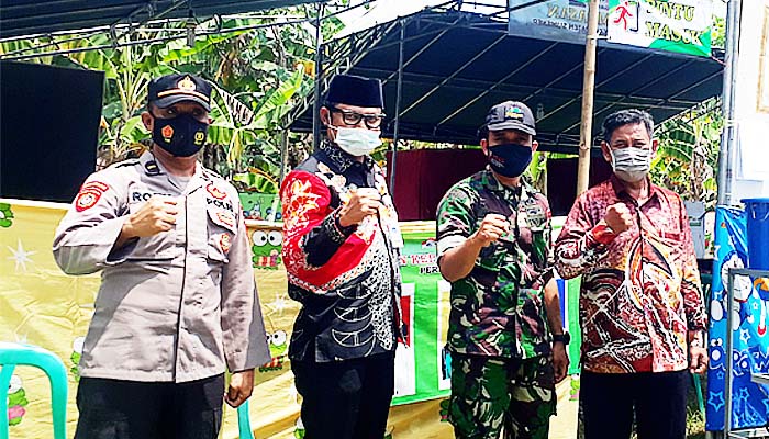 Camat Pragaan Heru Pantau Pilkades Serentak di TPS 02 Dusun Kembang Desa Rombasan