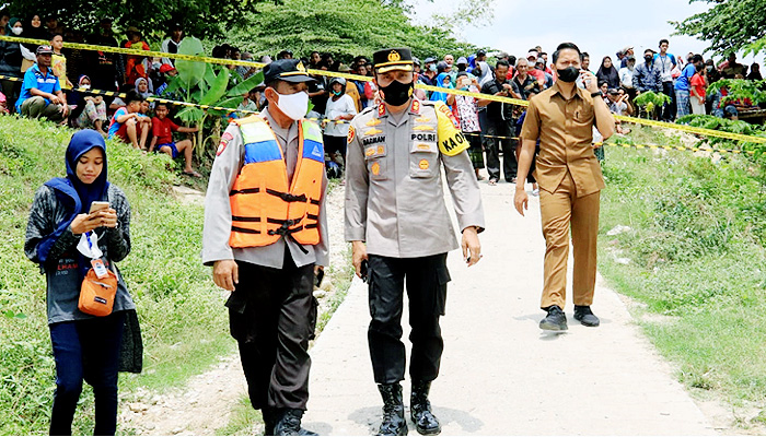 Kapolres Tuban Ikut Andil Dalam Pencarian Korban Perahu Tenggelam di Sungai Perbatasan Kanor-Rengel