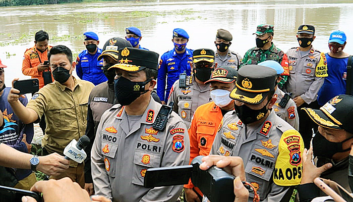 Kunjungi Lokasi Perahu Tenggelam, Kapolda Jatim: Kita Cari Korban Sampai Ketemu