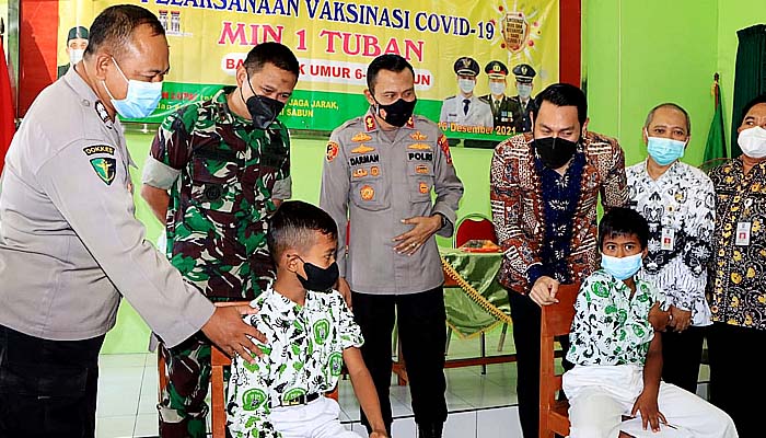 Bersama Forkopimda, Kapolres Tuban Meninjau Vaksinasi Anak Usia 6-11 Tahun