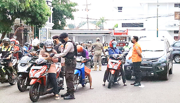 Antisipasi varian omicron, Polres Tuban bersama instansi terkait gelar vaksinasi on the spot.