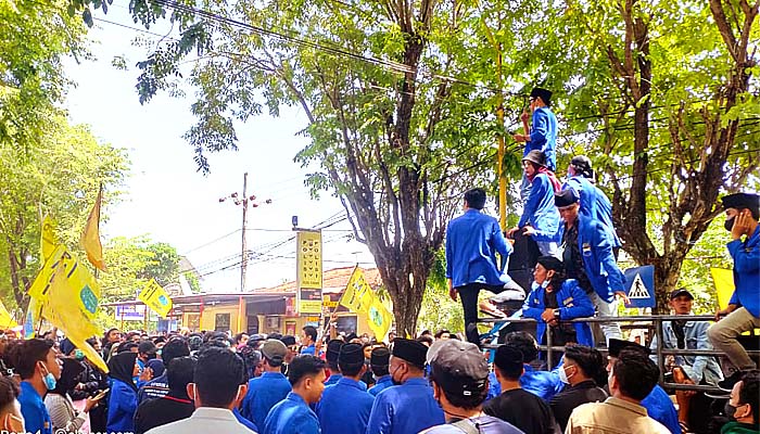 Ribuan Aktifis PMII Sumenep Kepung Mapolres, Tuntut Keadilan Ditegakkan