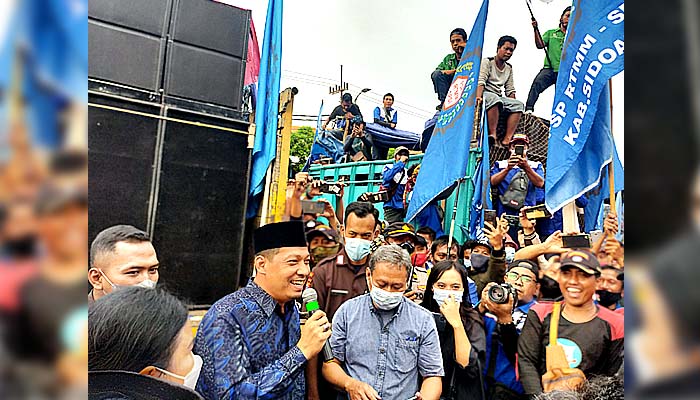 Rugikan buruh dan produsen rokok, aturan kawasan bebas rokok di Jatim layak ditinjau ulang.