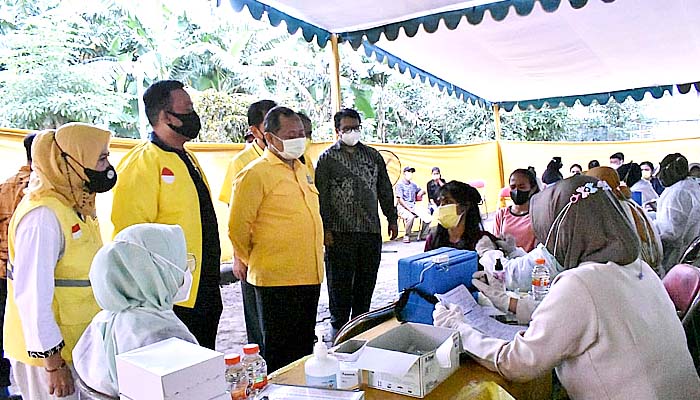 Bantu masyarakat Jatim sehat, Golkar gelar vaksinasi booster massal