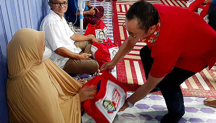 Deddy Sitorus bagikan 5.000 bingkisan lebaran kepada warga Nunukan