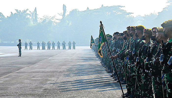 Pangdam V/Brawijaya pimpin upacara 17an di lapangan Brawijaya