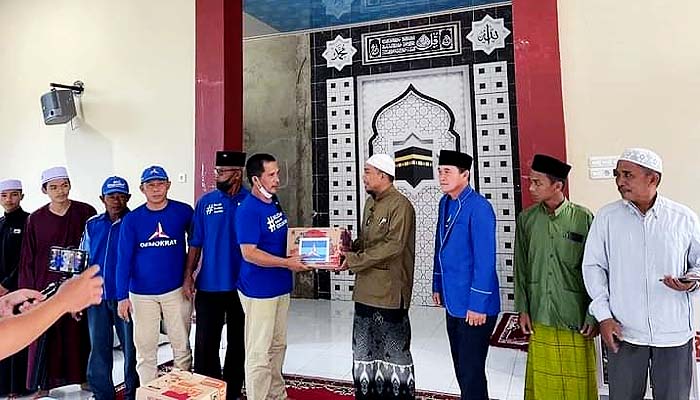 Sambut Idul Fitri, DPC Partai Demokrat Nunukan bagikan bingkisan lebaran.