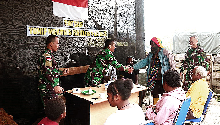 Berbagi di tengah lebaran, cara satgas perkuat kemanunggalan