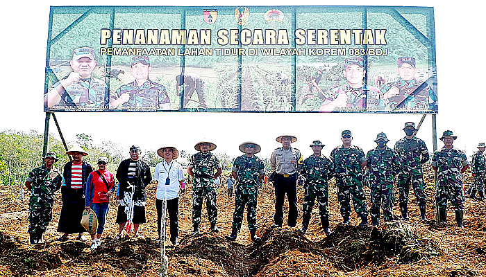 Tanam serentak, bukti komitmen Korem Baladhika Jaya dukung ketahanan pangan.