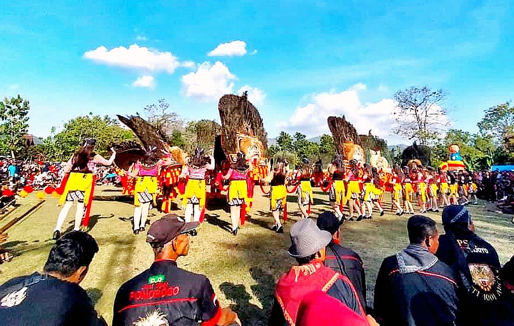 Tak hanya parade Reog Obyok, Kecamatan Bungkal juga gelar wayang kulit.