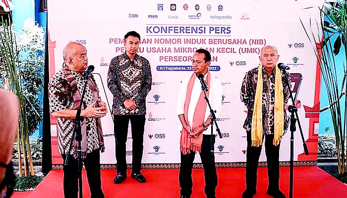 Sekjen Bagas dampingi Menteri Investasi Bagikan NIB, HIPMI sebut pertumbuhan pengusaha cegah krisis ekonomi.