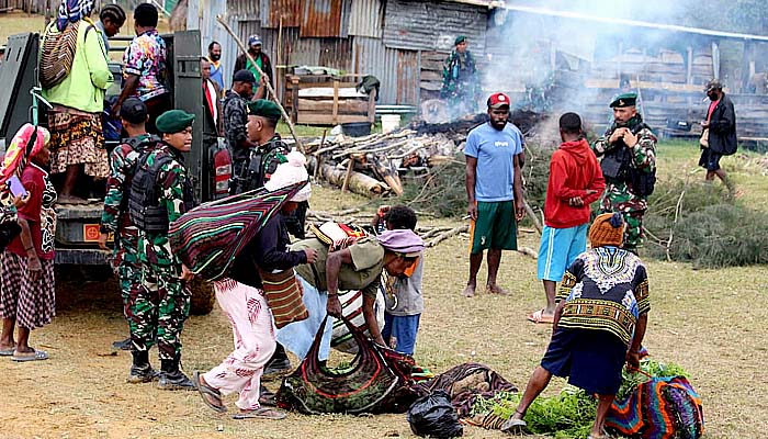 Bakar Batu di Lanny Jaya, perkuat kemanunggalan TNI dan Rakyat.