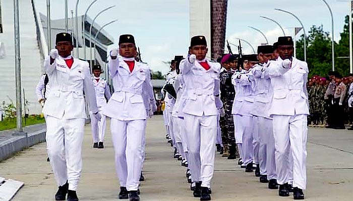 Menengok nasionalisme Paskibaraka Sebatik yang sampai rela wwadaya seragam sendiri.