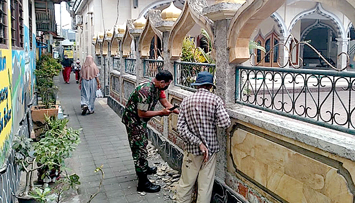 TNI renovasi masjid dan bersinegi cegah PMK di Klungkung.