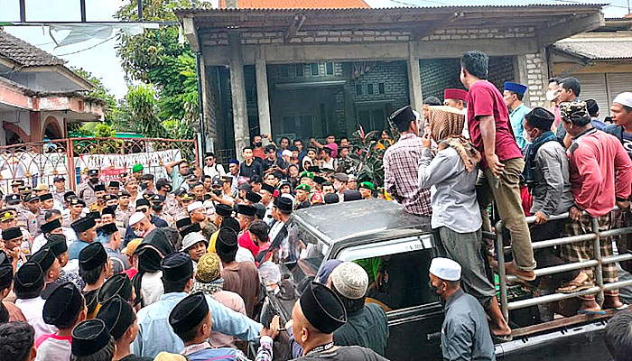 Masjid Usman bin Affan Pamekasan Ditutup Warga, Korlap Aksi: Mengajarkan Paham Wahabi