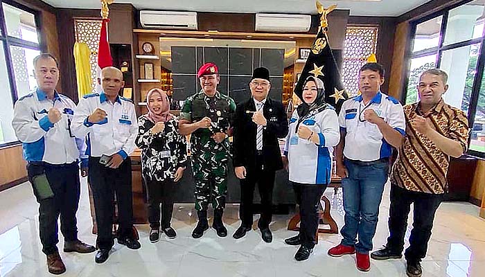 Sowan ke Kopassus, PPWI Bawakan Bibit Pohon Buah-buahan dari Lampung Timur